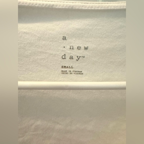 A New Day Women's Size small white  Long Sleeve Asymmetrical Top - Picture 4 of 4